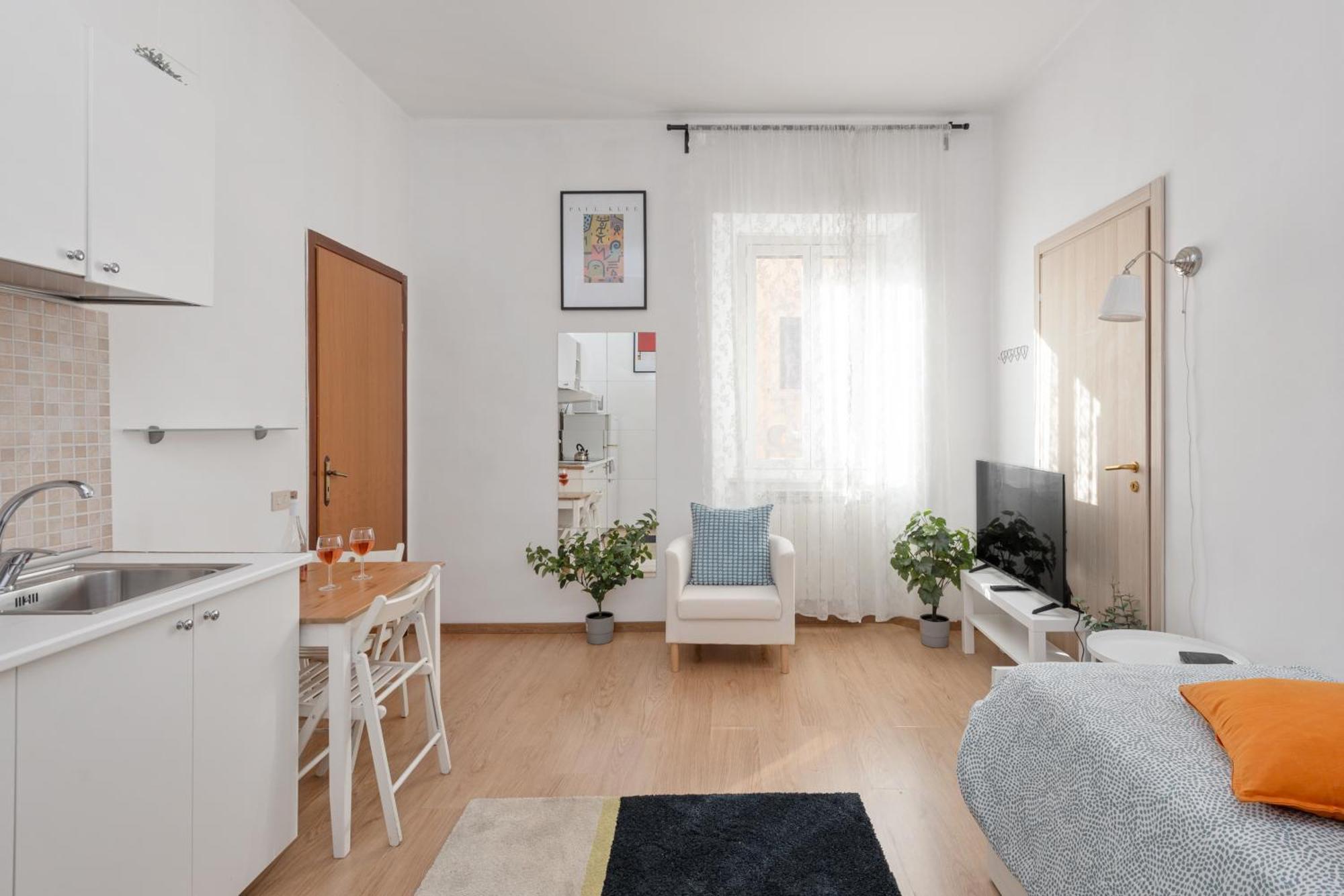 Central Little Basic Apartment Рим Экстерьер фото