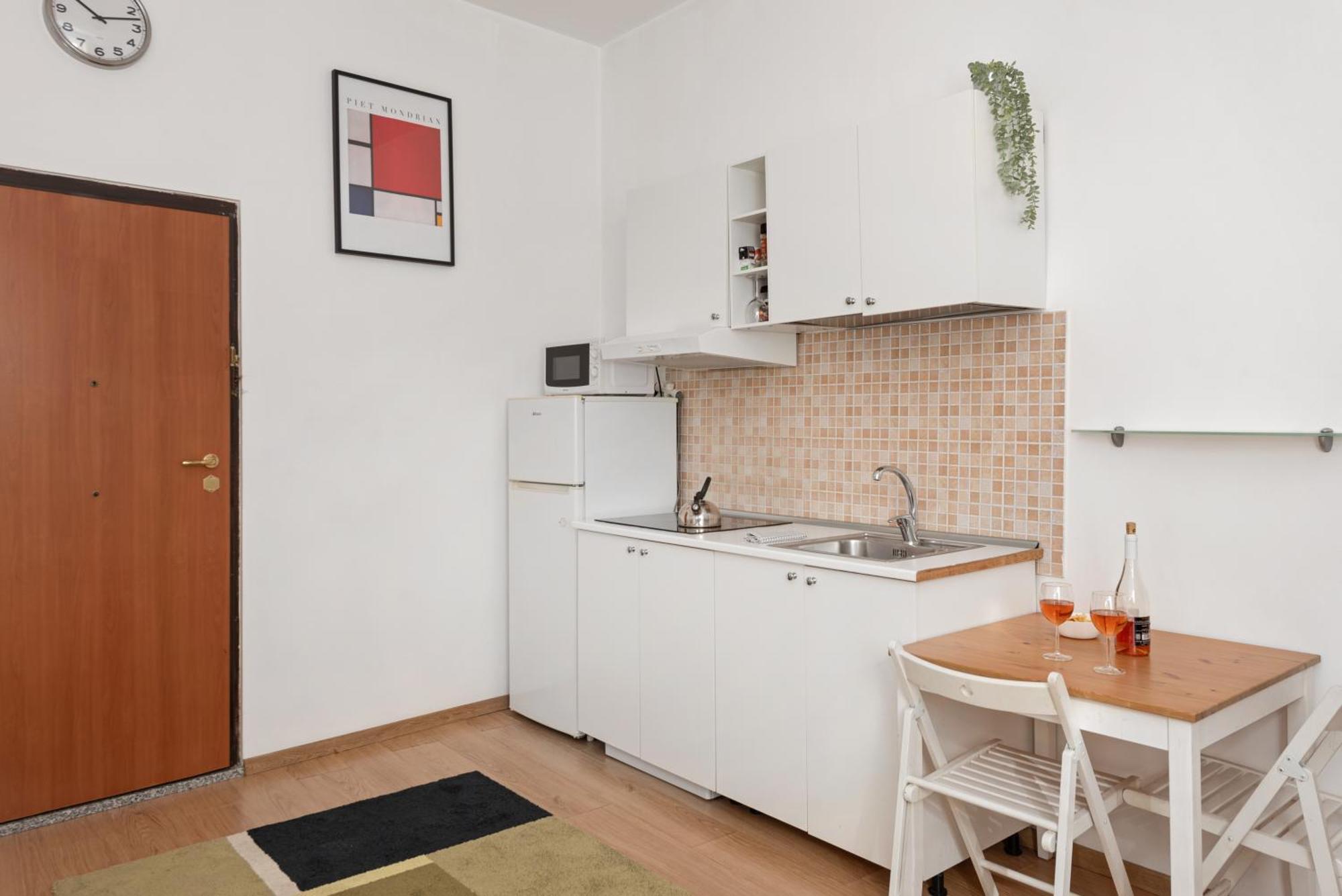 Central Little Basic Apartment Рим Экстерьер фото