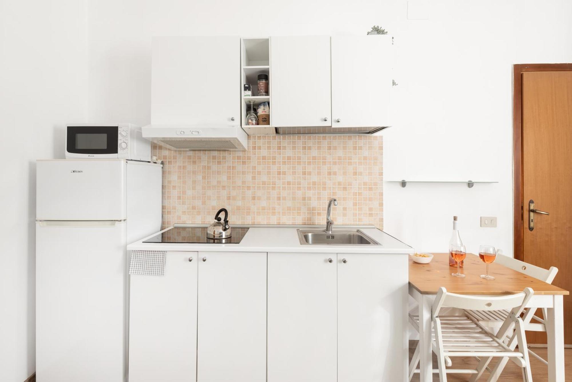 Central Little Basic Apartment Рим Экстерьер фото